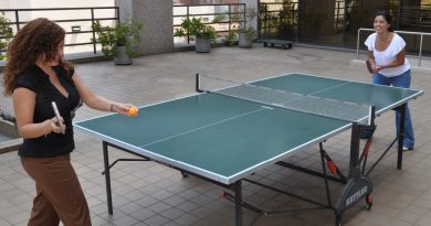 Existuje rozdíl mezi stolním tenisem a ping pongem?